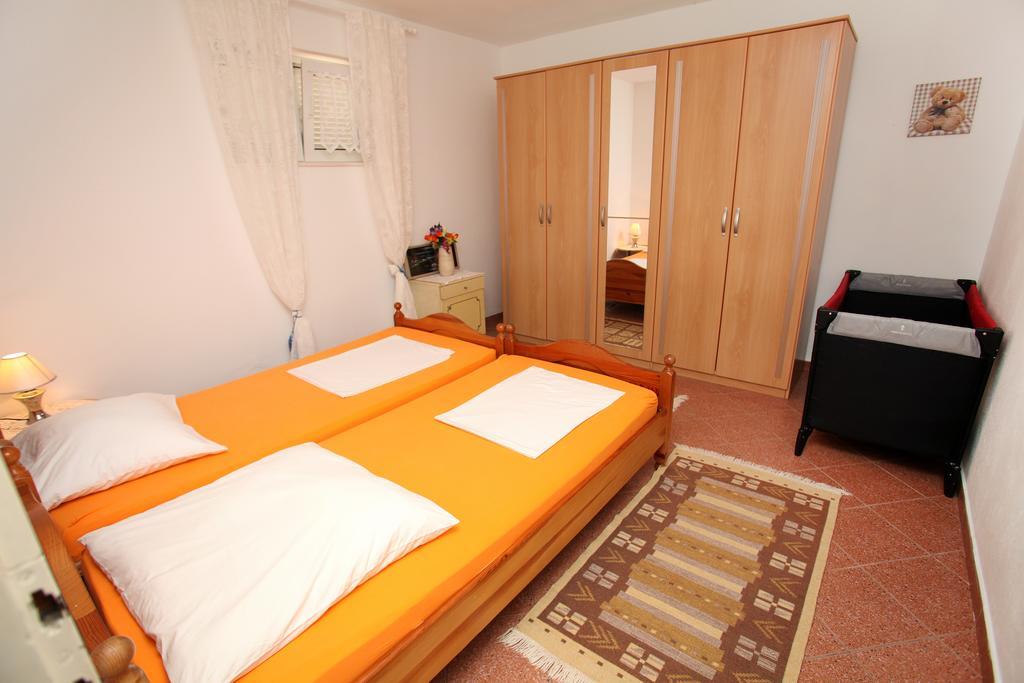 Apartments Jasmin Трогір Екстер'єр фото